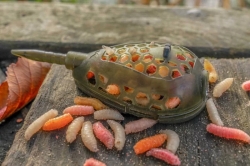 Кормушка для опарыша Korum Camo Grub Feeder 30g